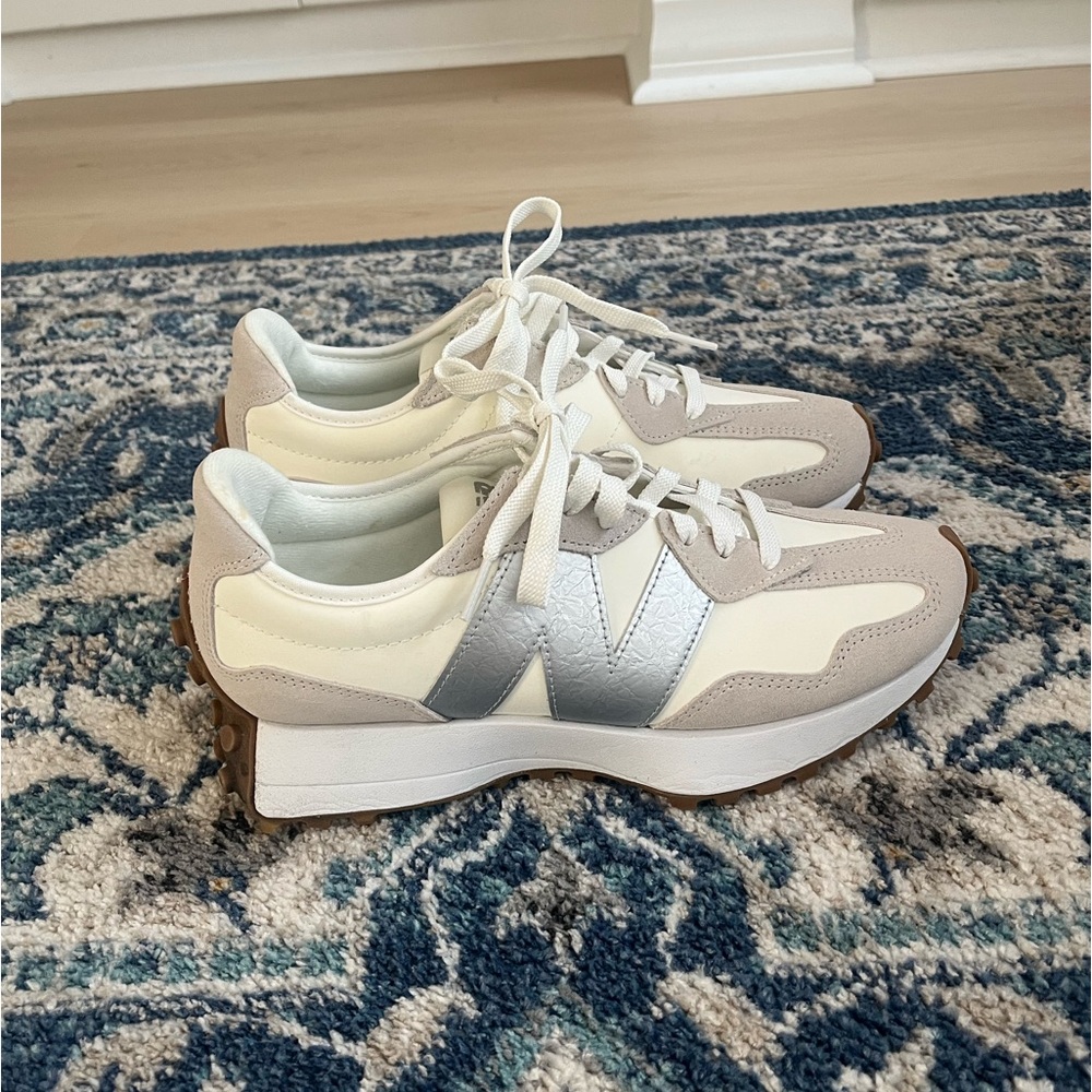 New Balance 327 in size 8.5.
